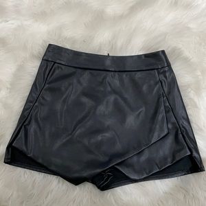 Leather envelope shorts